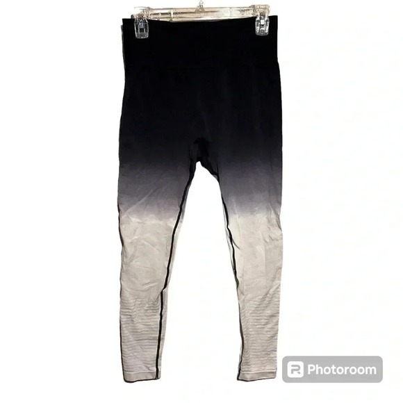 ZYIA Pants - ZYIA Active Leggings size Medium Black Gray White Ombré Seamless Workout